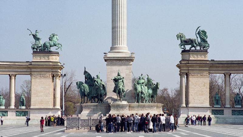 Parue dans : Budapest