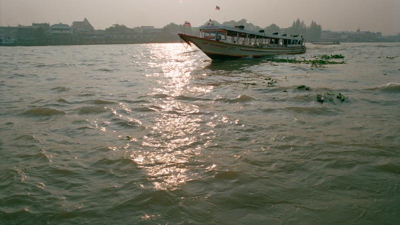 Parue dans : Chao Phraya River Express