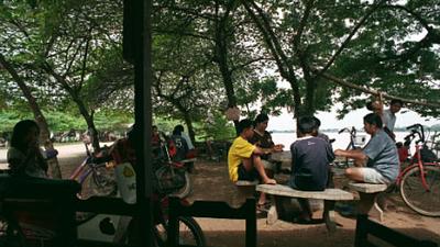 Parue dans : Vientiane