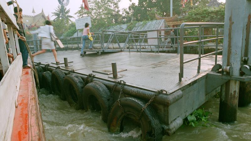 Parue dans : Chao Phraya River Express