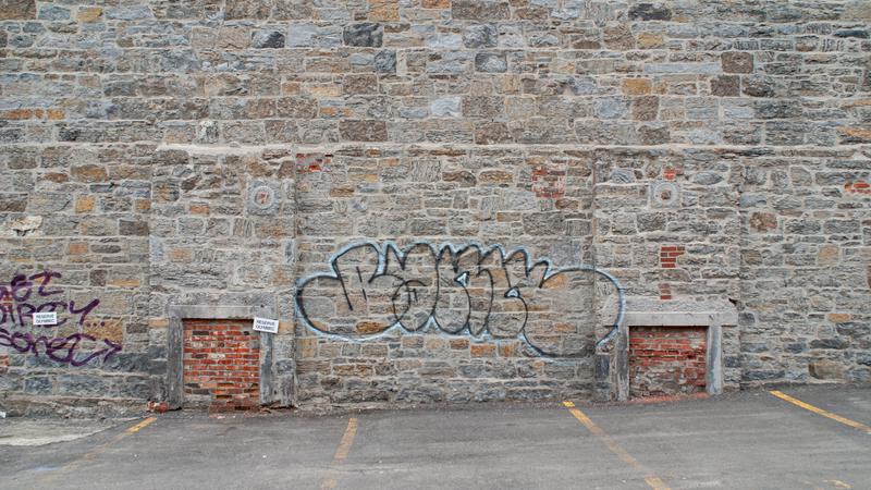 Parue dans : Stationnements urbains / espaces intermédiaires